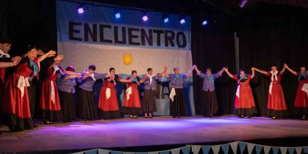 El Festival Distrital de Danzas reunió a la comunidad en una noche dedicada a las tradiciones en Daireaux