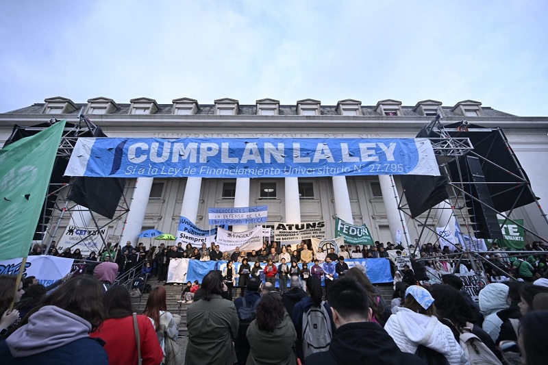 Bahía Blanca marchó en defensa de la universidad pública